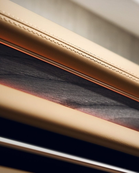 Hyundai G80, Отделка натуральным деревом