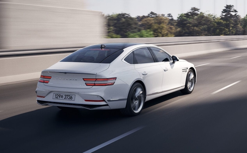Hyundai G80, АССИСТЕНТ ДВИЖЕНИЯ ПО АВТОМАГИСТРАЛИ ВТОРОГО ПОКОЛЕНИЯ С ФУНКЦИЕЙ ПОМОЩИ ПРИ ПЕРЕСТРОЕНИИ