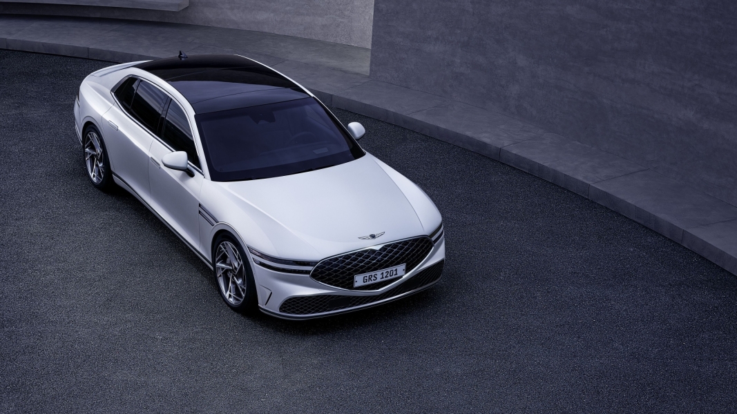 Hyundai G90, Капот Clamshell